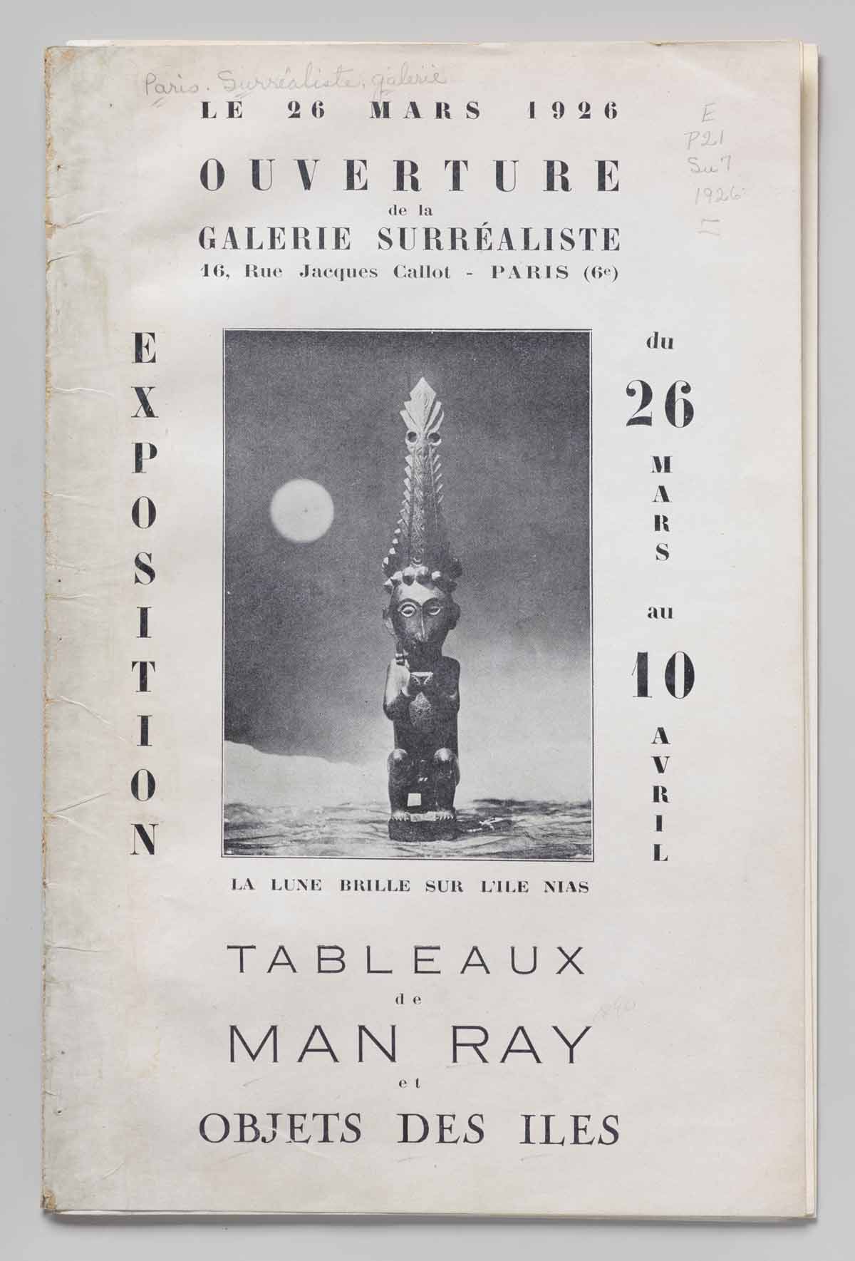 Cover of a French exhibition catalog featuring a photo of an Easter Island statuette