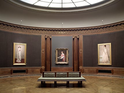 photo of Frick's Oval Room, depicting gallery with oval skylight circa 2010
