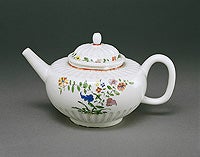 Teapot with Cover, Meissen porcelain, c. 1715, Decoration attributed to the Funcke workshop, Dresden, c. 1717–18, 2001.455. Photo: Maggie Nimkin