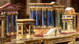 detail of Deser, which includes ornate scaled arches