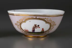 Small porcelain bowl with a light pink ground and a chinoiserie cartouche