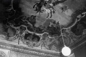 Photograph of an room with a frescoed ceiling.