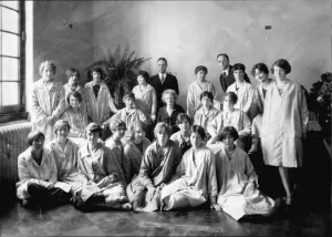 portrait of Helen Clay Frick and library staff, circa 1920